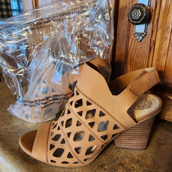 NEW Vince Camuto VC-Deverly Sandles Size 10M - Picture 4 of 6